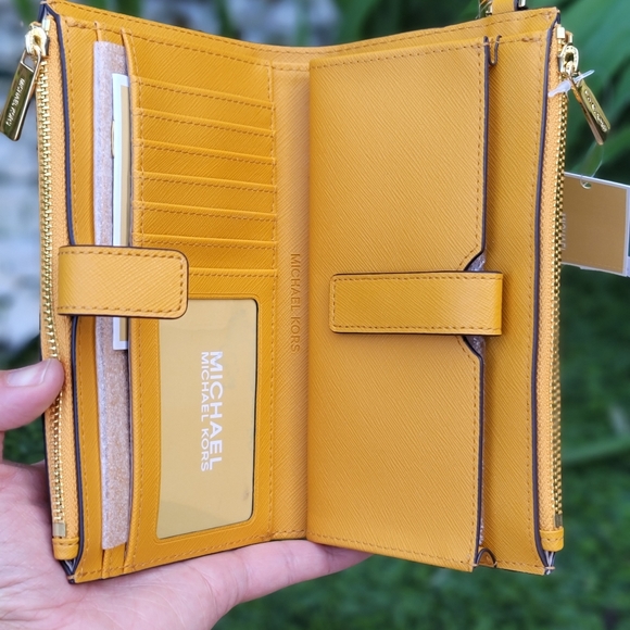 Michael Kors Marigold JetSet Wallet - Picture 2 of 4
